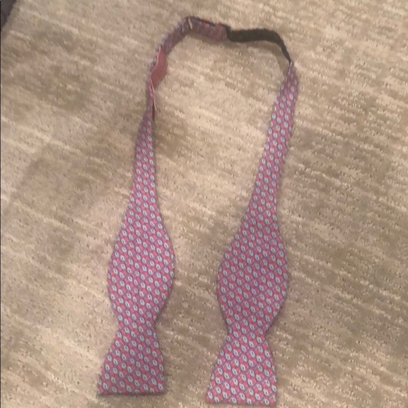 Vineyard Vines Bow Tie - Picture 1 of 3